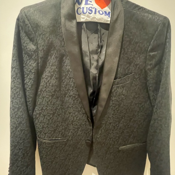 Black Tuxedo - Picture 2 of 2